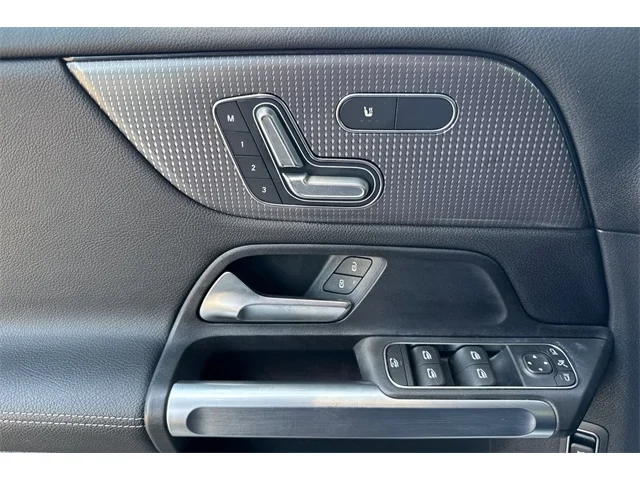 SEMINUEVOS MERCEDES-BENZ GLB at ELK GROVE in Elk Grove Buick GMC