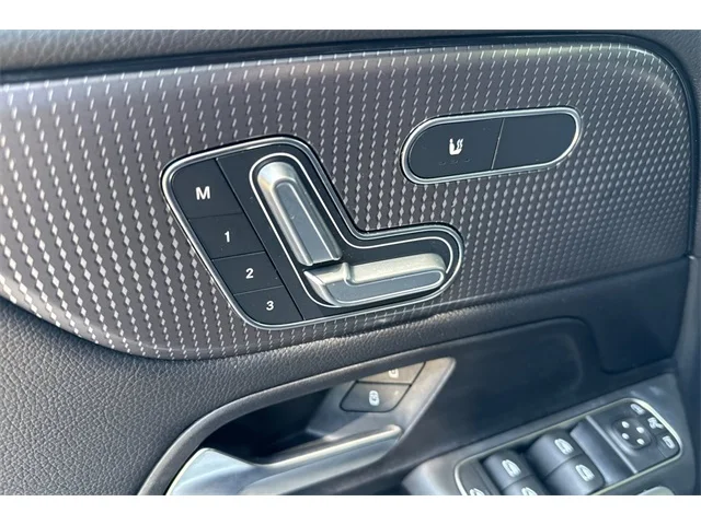 SEMINUEVOS MERCEDES-BENZ GLB at ELK GROVE in Elk Grove Buick GMC
