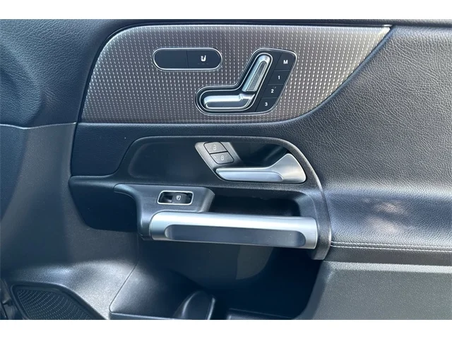 SEMINUEVOS MERCEDES-BENZ GLB at ELK GROVE in Elk Grove Buick GMC