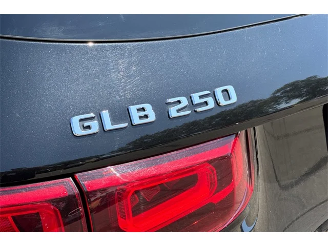 SEMINUEVOS MERCEDES-BENZ GLB at ELK GROVE in Elk Grove Buick GMC