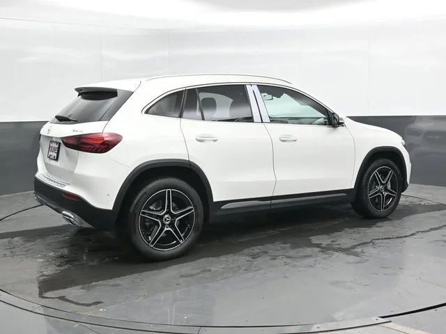 Nuevos MERCEDES-BENZ GLA à Estados chez autogozo