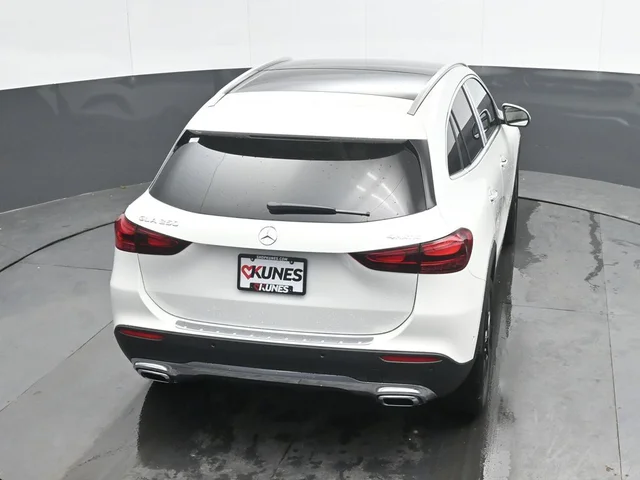 Nuevos MERCEDES-BENZ GLA à Estados chez autogozo