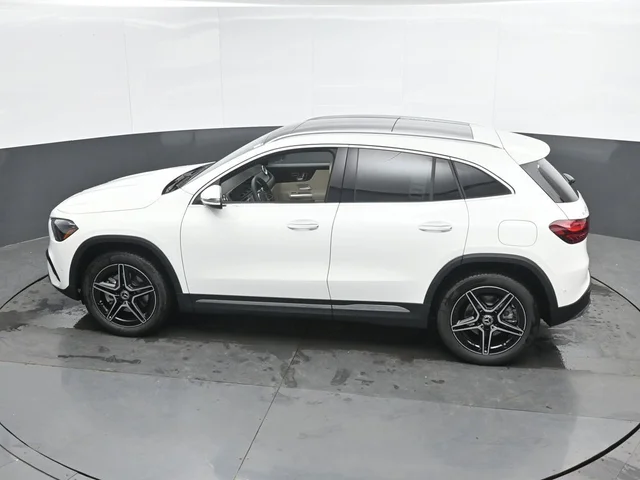 Nuevos MERCEDES-BENZ GLA à Estados chez autogozo