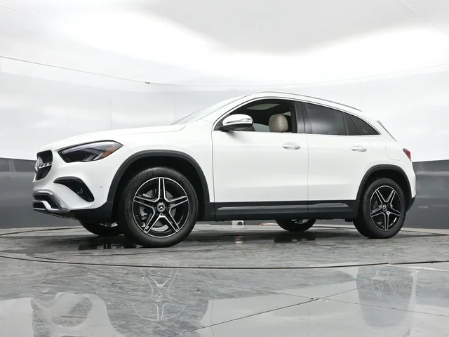 Nuevos MERCEDES-BENZ GLA à Estados chez autogozo