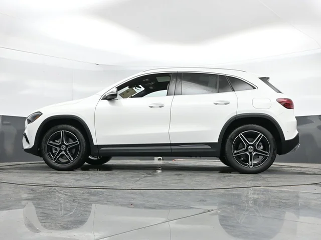 Nuevos MERCEDES-BENZ GLA à Estados chez autogozo