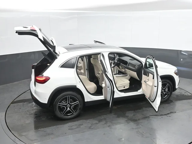 Nuevos MERCEDES-BENZ GLA à Estados chez autogozo