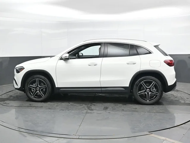 Nuevos MERCEDES-BENZ GLA à Estados chez autogozo