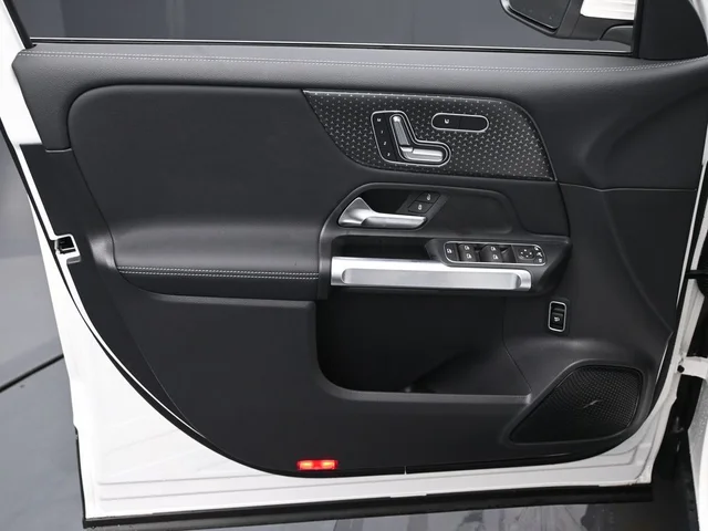 Nuevos MERCEDES-BENZ EQB à Estados chez autogozo