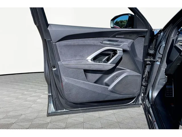 Nuevos AUDI SQ5 à Estados chez autogozo