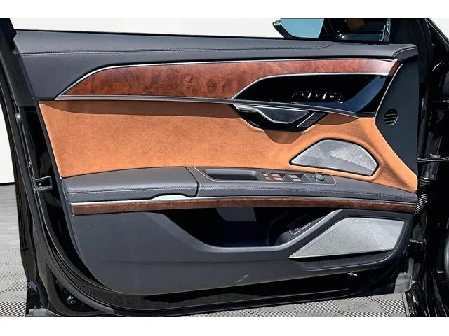Nuevos AUDI A8 à Estados chez autogozo