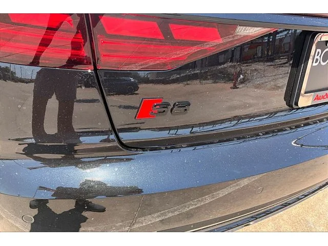 Nuevos AUDI S8 à Estados chez autogozo