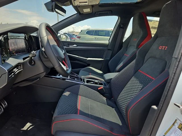 Nuevos VOLKSWAGEN GOLF GTI à Estados chez autogozo