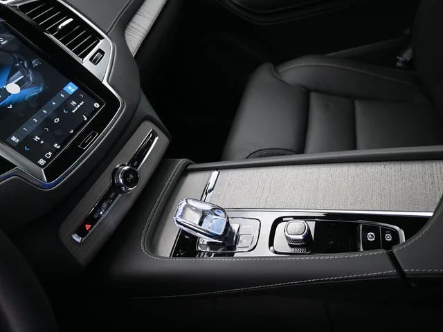 Nuevos VOLVO XC90 PLUG-IN HYBRID à Estados chez autogozo