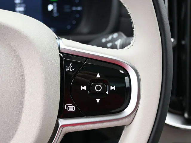 Nuevos VOLVO XC90 PLUG-IN HYBRID à Estados chez autogozo
