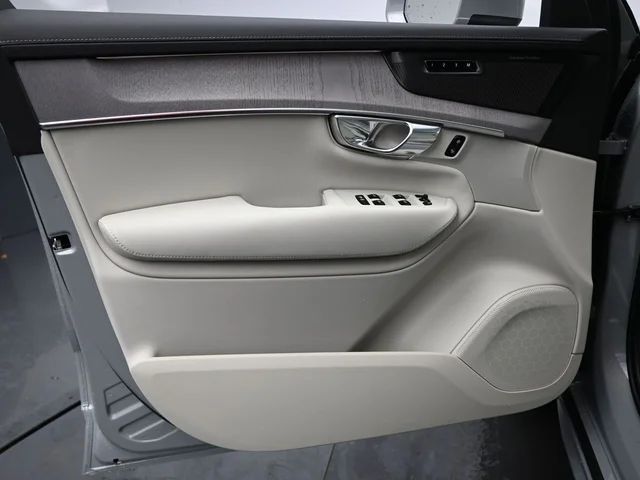 Nuevos VOLVO XC90 PLUG-IN HYBRID à Estados chez autogozo