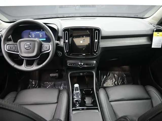 Nuevos VOLVO XC40 à Estados chez autogozo