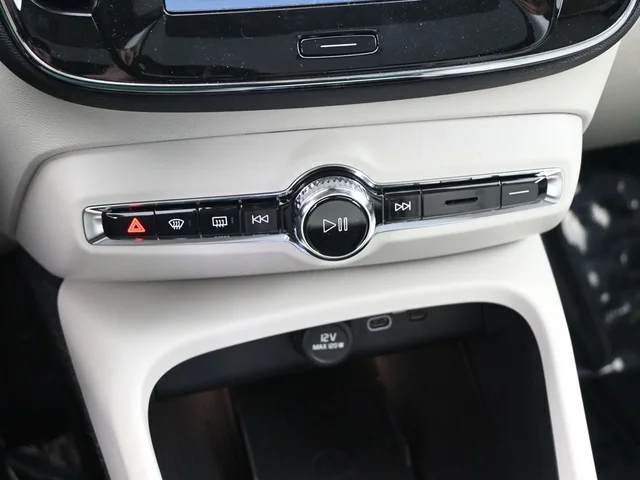 Nuevos VOLVO XC40 à Estados chez autogozo