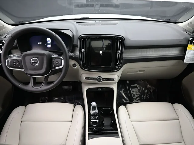 Nuevos VOLVO XC40 à Estados chez autogozo