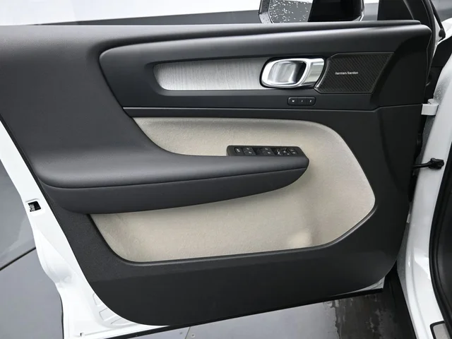 Nuevos VOLVO XC40 à Estados chez autogozo