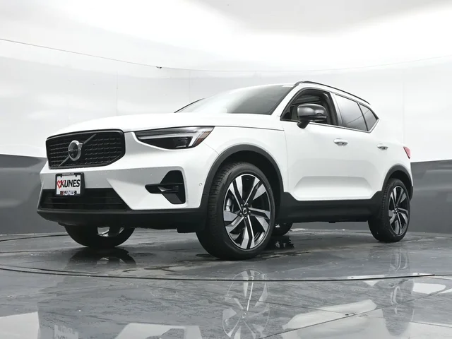 Nuevos VOLVO XC40 à Estados chez autogozo