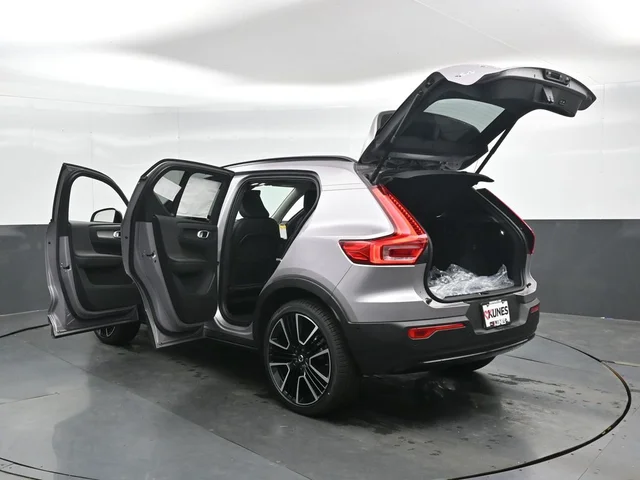 Nuevos VOLVO XC40 à Estados chez autogozo