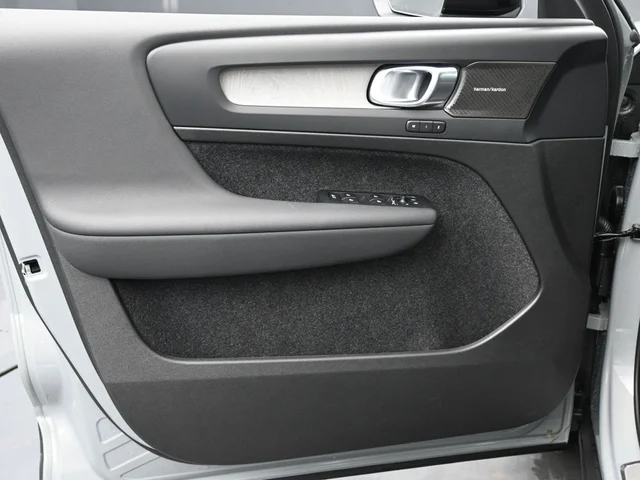 Nuevos VOLVO XC40 à Estados chez autogozo