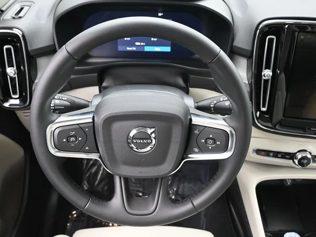 Nuevos VOLVO XC40 à Estados chez autogozo
