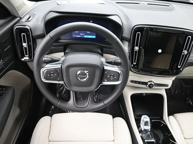Nuevos VOLVO XC40 à Estados chez autogozo