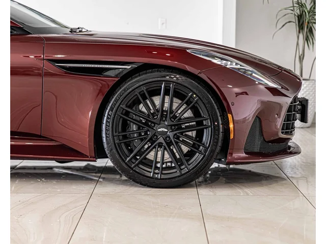 Nuevos ASTON MARTIN DB12 à Estados chez autogozo