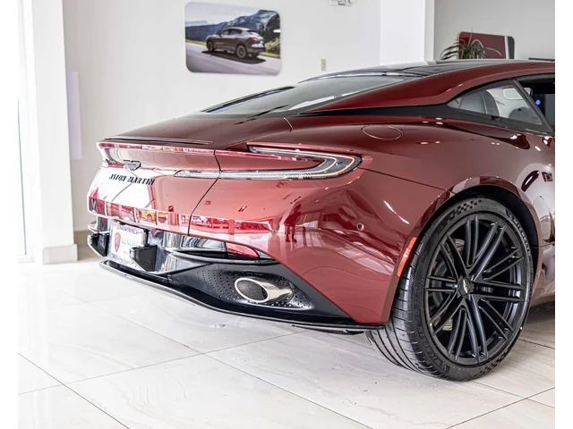 Nuevos ASTON MARTIN DB12 à Estados chez autogozo