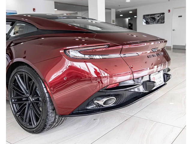 Nuevos ASTON MARTIN DB12 à Estados chez autogozo
