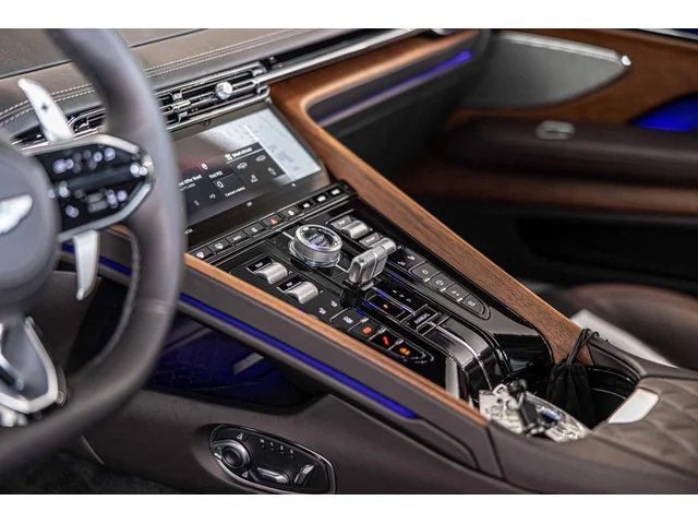 Nuevos ASTON MARTIN DB12 à Estados chez autogozo