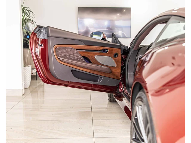 Nuevos ASTON MARTIN DB12 à Estados chez autogozo
