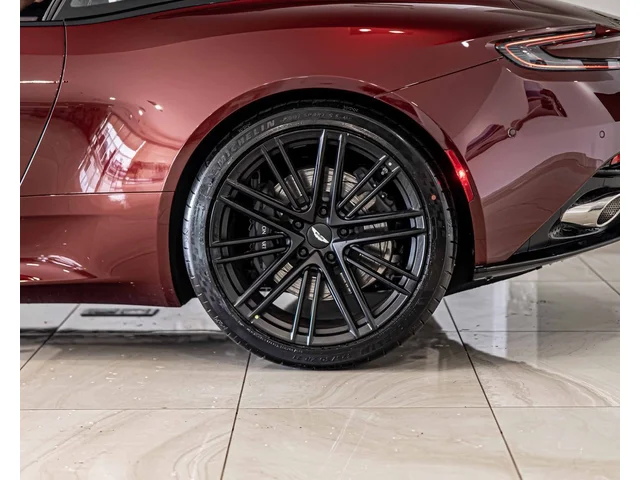 Nuevos ASTON MARTIN DB12 à Estados chez autogozo