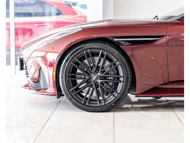 Nuevos ASTON MARTIN DB12 à Estados chez autogozo