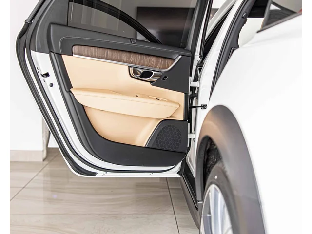 SEMINUEVOS VOLVO V90 Cross Country a Estados en autogozo