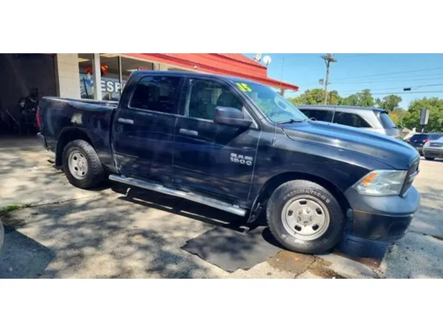 SEMINUEVOS RAM 1500 Tradesman Crew a Estados en autogozo