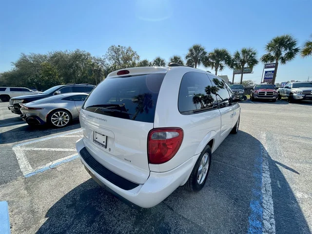 SEMINUEVOS DODGE Grand Caravan a Estados en autogozo