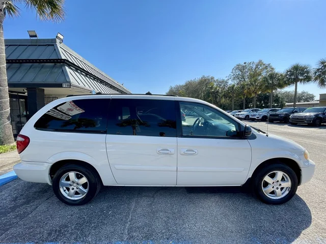 SEMINUEVOS DODGE Grand Caravan a Estados en autogozo