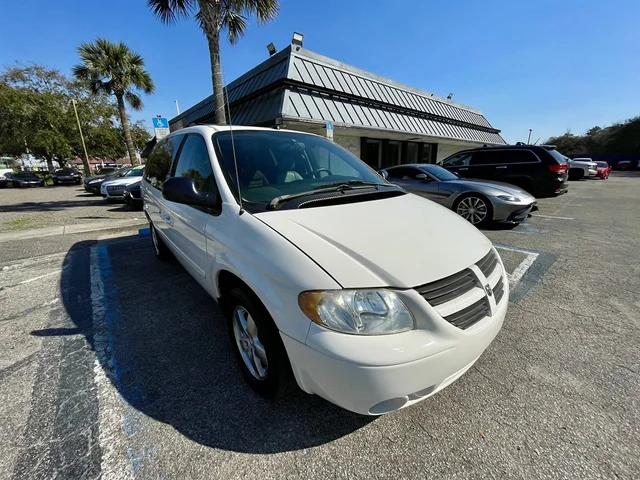 SEMINUEVOS DODGE Grand Caravan a Estados en autogozo