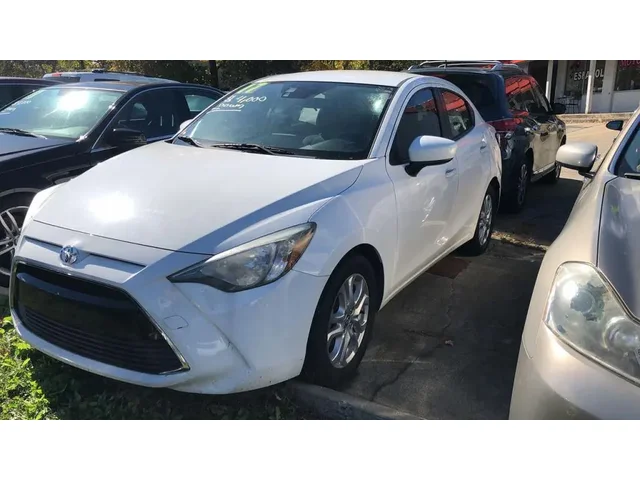 SEMINUEVOS TOYOTA Yaris Ia 4d Sedan a Estados en autogozo