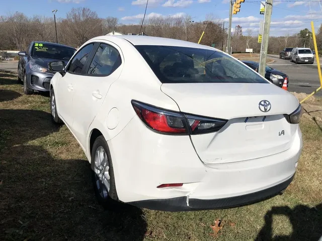 SEMINUEVOS TOYOTA Yaris Ia 4d Sedan a Estados en autogozo
