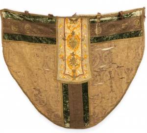 Italian renaissance beige and green shield