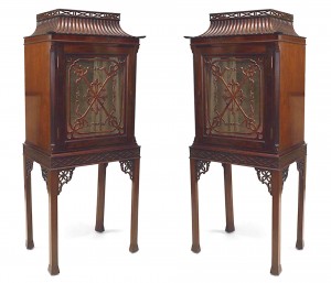 Chinese chippendale mahogany curio cabinet 2