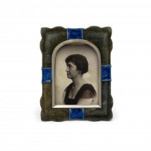 American victorian velvet picture frame