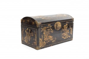 Chinese black lacquered floor trunk 1