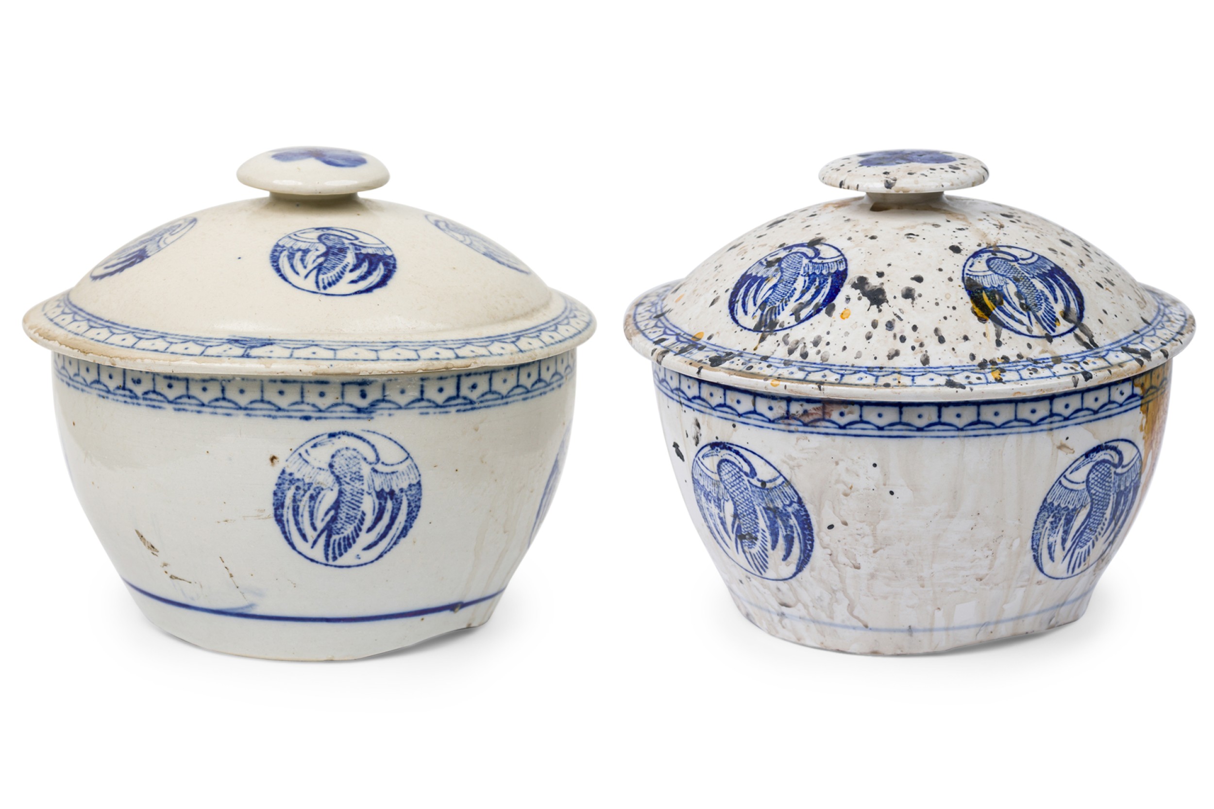 Pair of chinese mixed blue white porcelain covered bowls with bird decoration