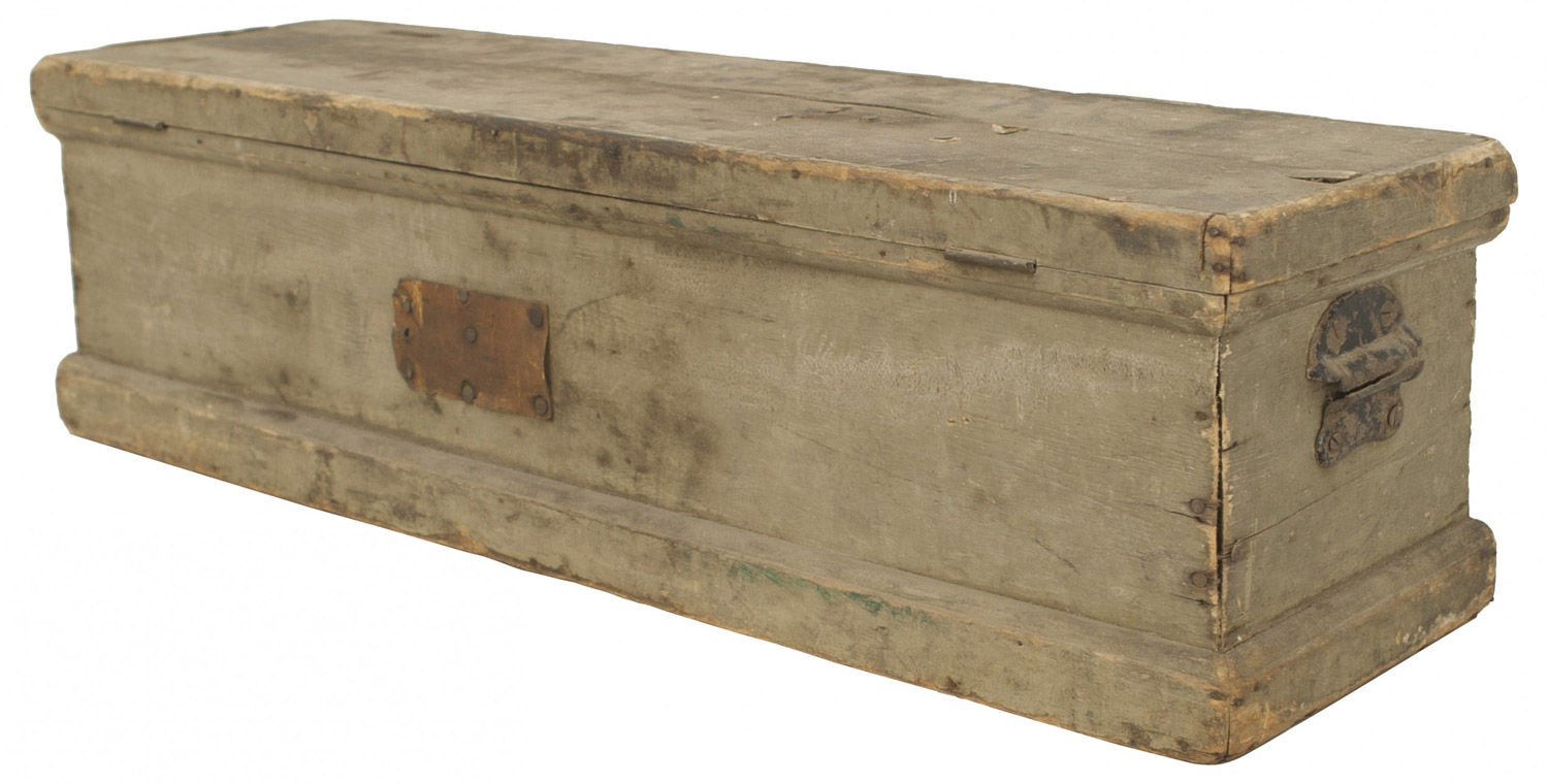Country rustic weathered trunk 1