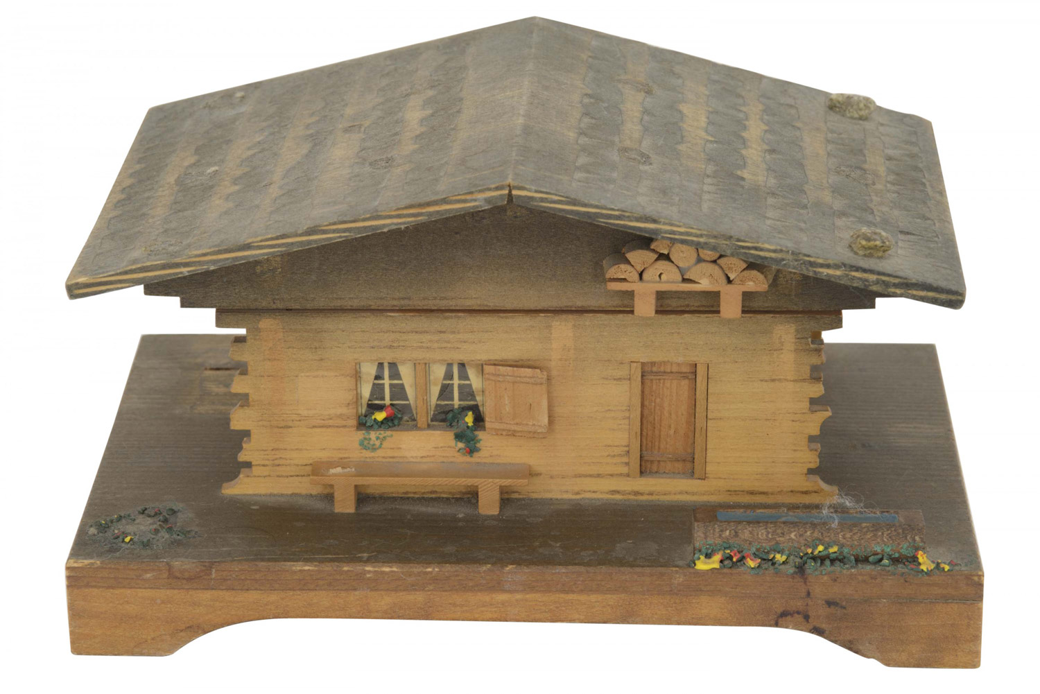 Rustic continental house shaped music box 1