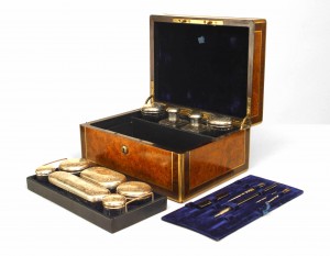 English victorian wanlnut and rosewood makeup travel case